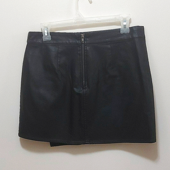 Pleather skirt - Picture 2 of 2